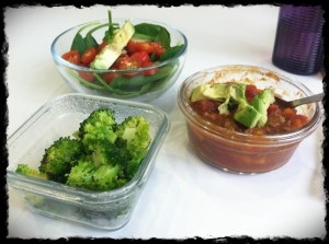 1/28/13 Lunch – Chili, Spinach Salad, Broccoli, Kiwi